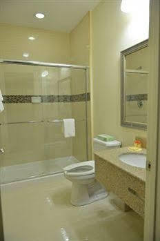 Whitney Inn & Suites Hamden Buitenkant foto